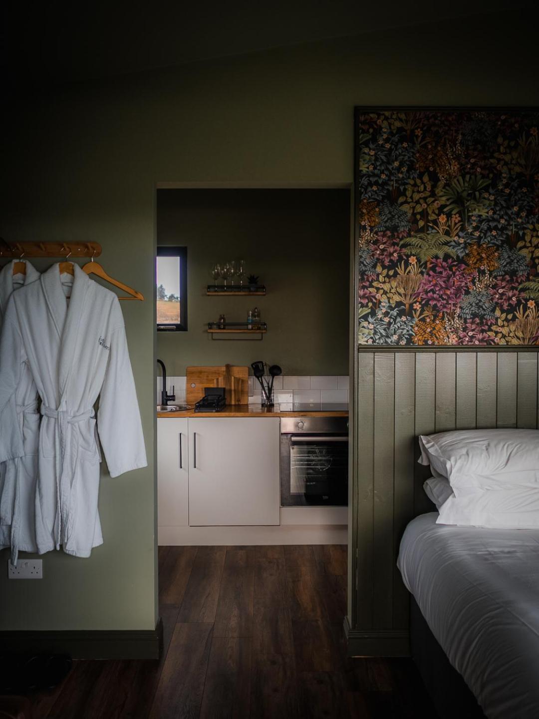 Wild Hideaways Luxury Lodges And Eco Spa Бэнтри Экстерьер фото